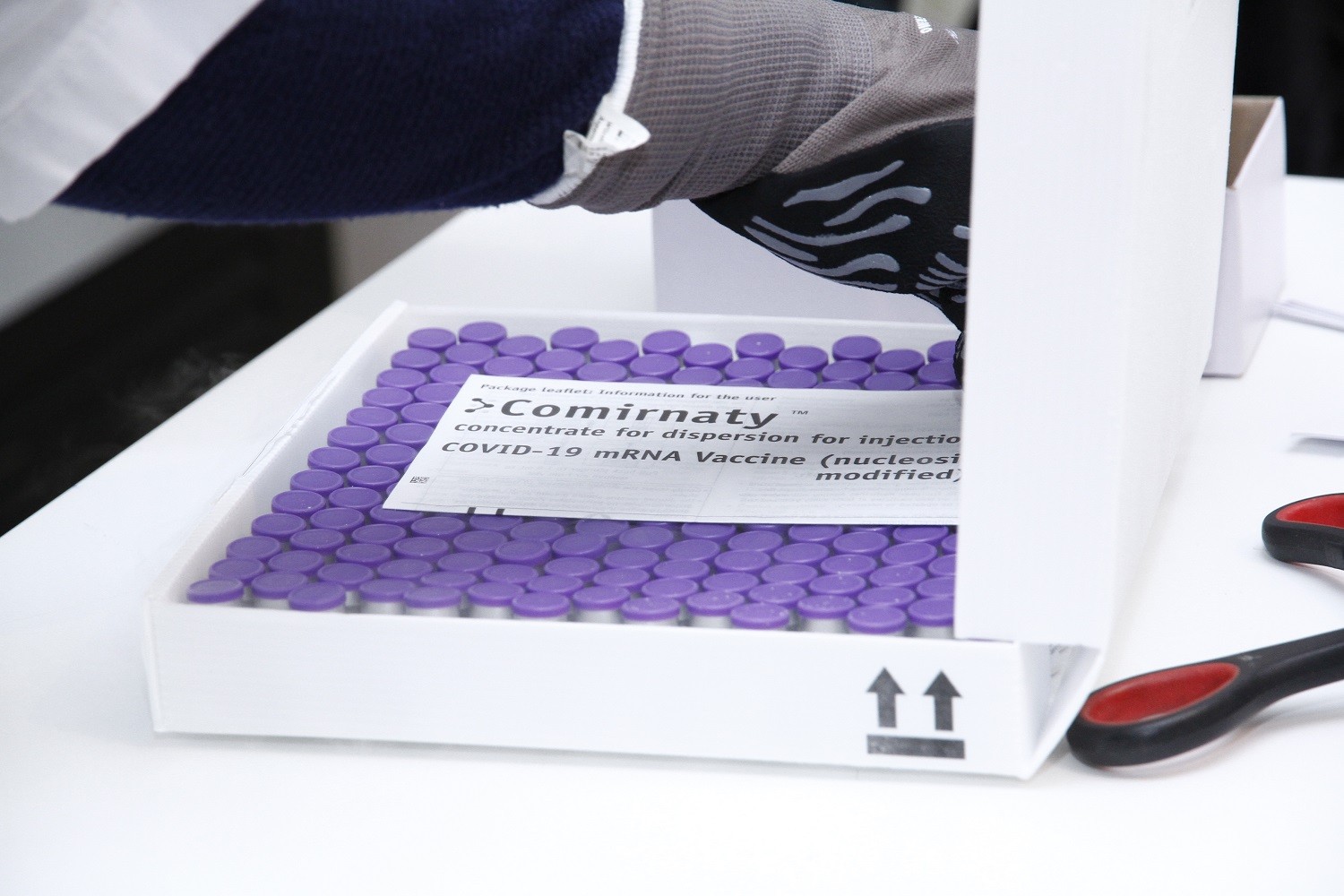 Все, що потрібно знати про вакцини від COVID-19